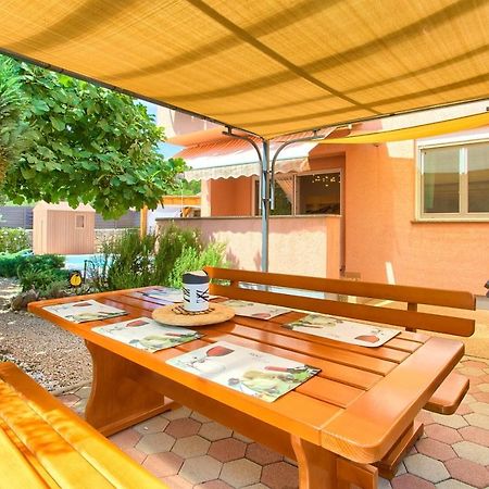 Apartman Bor Krk Krk Town Exterior foto